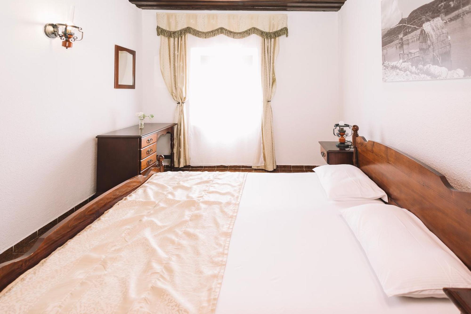 Kulla E Balshajve Hotel Ulcinj Exterior foto